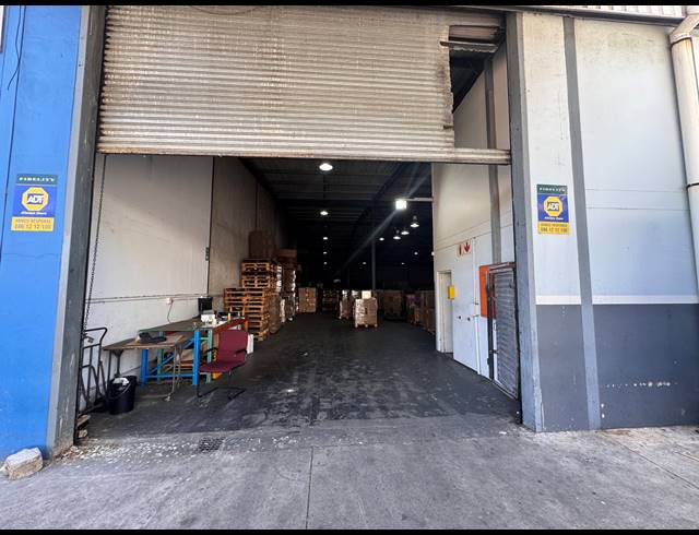 1,501M² WAREHOUSE TO LET IN BRIARDENE